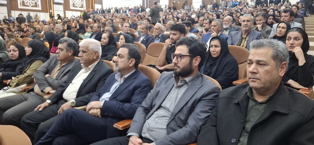 تصاویر اختصاصی <a href='https://www.kebnanews.ir' target='_blank'>کبنا نیوز</a> از سخنرانی تاجگردون / غلامرضا تاجگردون: این چهار سال زمان خدمت است، نه بازیهای سیاسی! /حاکمیت باید به مردم نزدیکتر شود تا از بحرانها عبور کنیم!