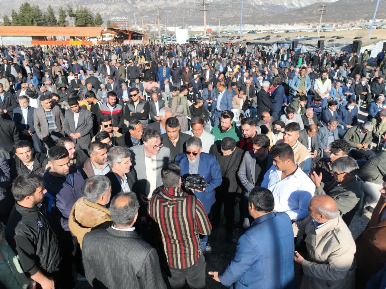 نادر منتظریان در جمع سادات: شایسته سالاری قانون لایتغیر اینجانب خواهد بود و تحت هیچ شرایطی از این سیاست عبور نخواهم کرد / اخباری میرسد، اگر این رویه ادامه پیدا کند و اصلاحات لازم به وجود نیاید، روزهای بعد ریزمطالب را با جزئیات به اطلاع مردم خواهم رساند /رتقاء بخش به شهرستان جزء خدمات نظام اسلامی است، مسئولان چوب حراج به خدمات نظام نزنند و آنها را قربانی یک جریان خاص نکنند