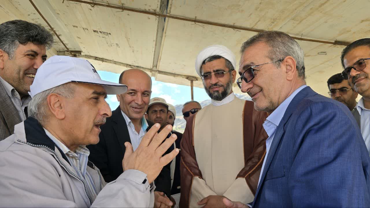 فیلم و تصاویر | بازدید استاندار کهگیلویه و بویراحمد از پروژه‌های آبرسانی / رحمانی: زمان بهره‌برداری فاز اول را اعلام کنید، امام جمعه سوق: این‌کار را نکنید، خیلی فاز اول، فاز اول شنیدیم / پاسخ سرسری شاهینی به شهامت و تذکر استاندار کهگیلویه و بویراحمد
