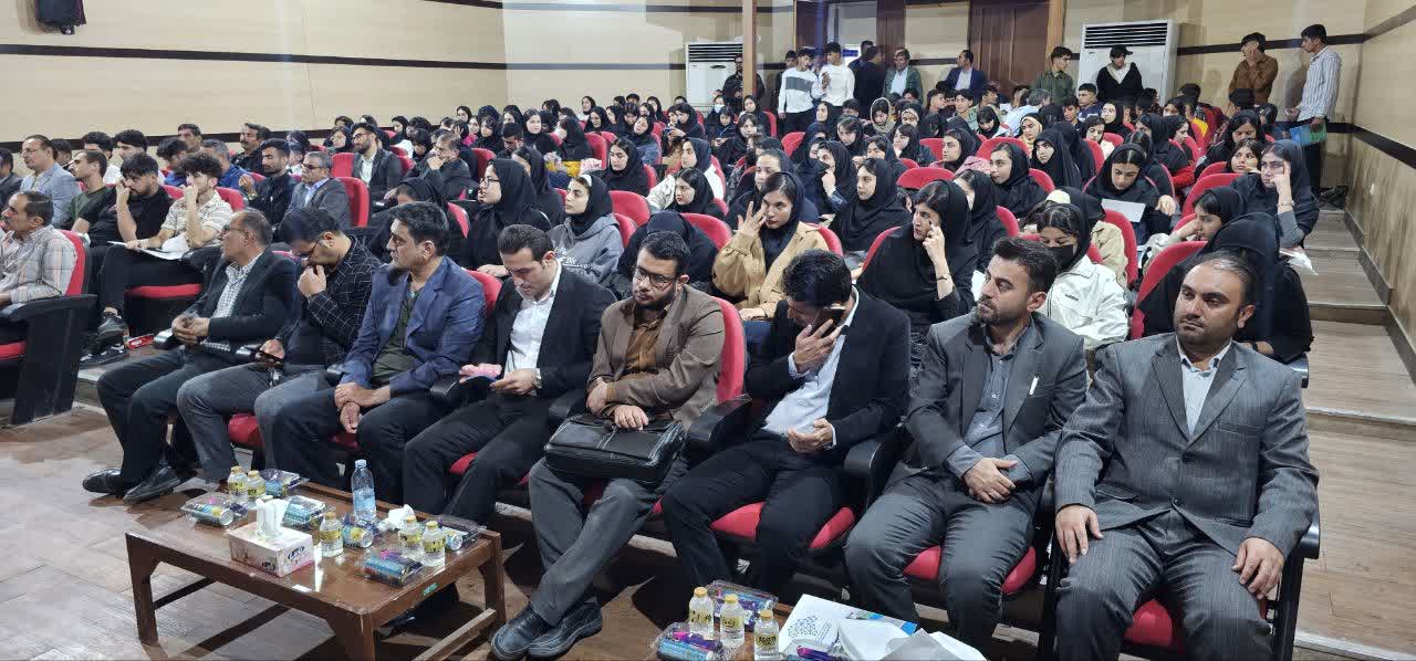 فیلم و تصاویر | همایش بزرگ «رویداد امید» در کهگیلویه: تجلی استعدادها و نوآوری‌های جوانان / رونمایی از ویلچر تمام برقی در شهرستان کهگیلویه
